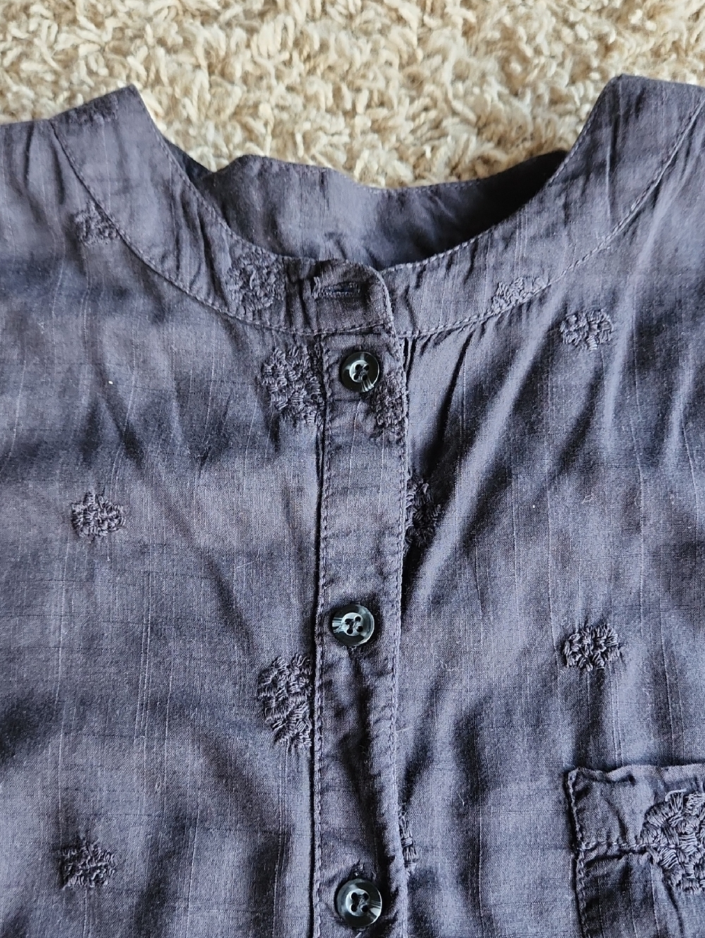 Pilcro By Anthropologie Black Shirt with Subtle Embroidered Flowers Size Small - Picture 4 of 8